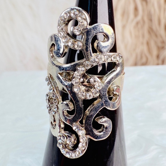 Pretty Silvertone bling adjustable, ring size 5 - Picture 1 of 4